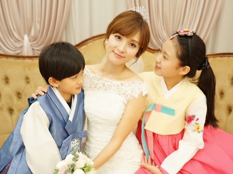 小雪補辦韓式婚禮幸福滿載，韓籍老公體貼又窩心
