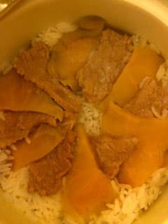 熱騰騰煲仔飯