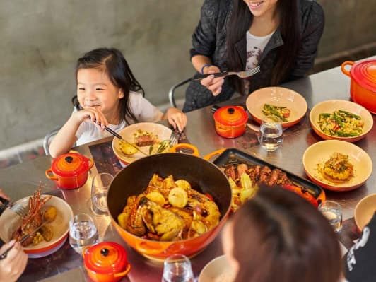 入廚怎能少了「她」？LE CREUSET 推出90週年Rainbow Colour  再現經典