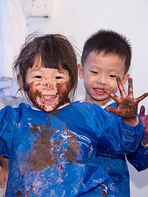 外國盛行自主玩樂Messy Play  基層家庭孩子盡情試玩