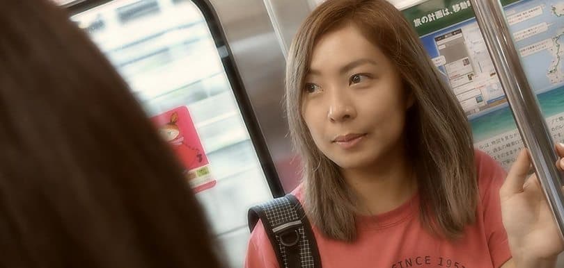呔媽Kelly十年前返香港做嘢時，最睇唔過眼係地鐵啲咸濕佬，路人皆見但係冇人出聲……