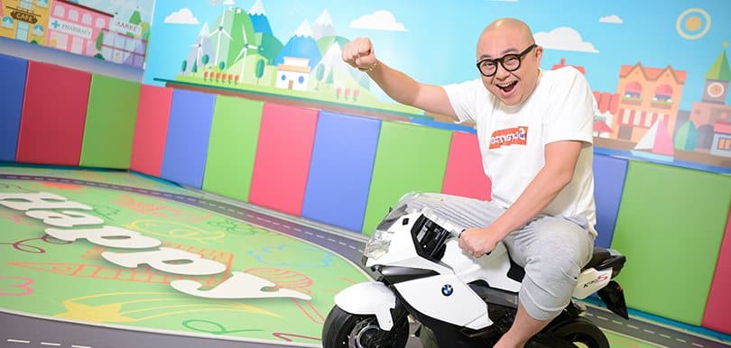 「又靚仔咗喇！」阿Bob同我哋分享爸爸經