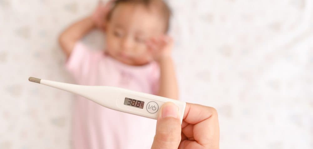 沖繩爆發麻疹疫情，一歲以下未打麻疹針嘅幼兒，短期內都唔好去，皆因呢種病毒呼吸都會傳播，比流感更易中招！