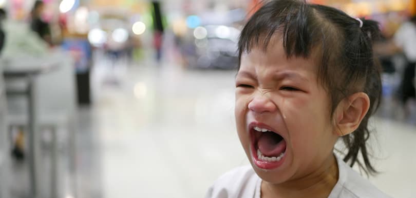仁濟醫院專欄#25｜孩子當街哭鬧兼?地，點算好？- 余恩恩姑娘