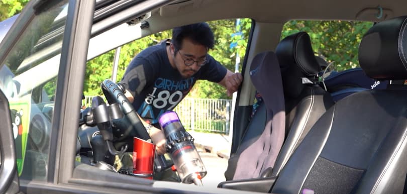 Dyson V11™吸塵機 vs 傳統清潔大比拼　揭露家中隱藏的灰塵問題