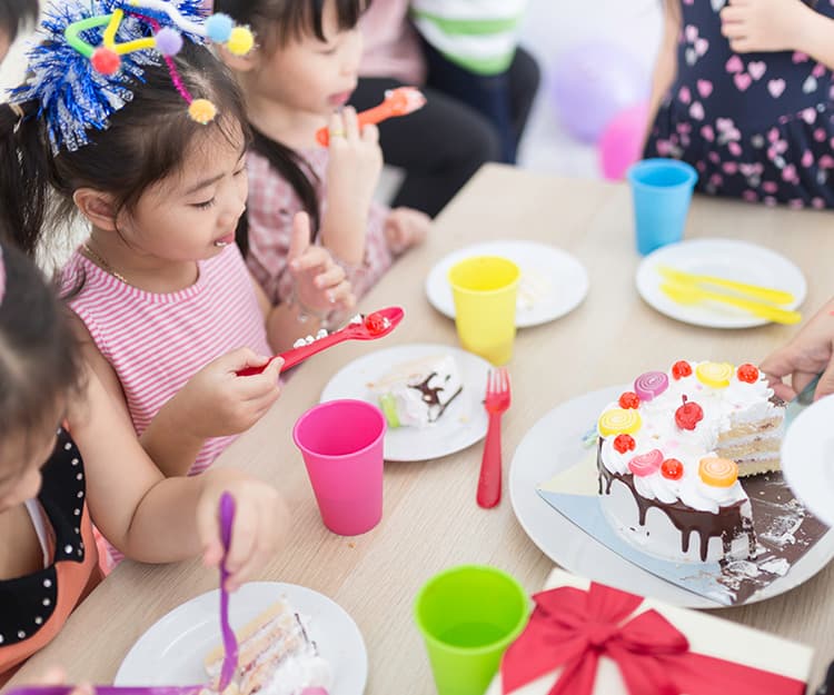 屋企沒有英語語境，幼稚園小朋友如何學好英文？｜勵志會陳鄭潔雲幼稚園黃玉卿校長