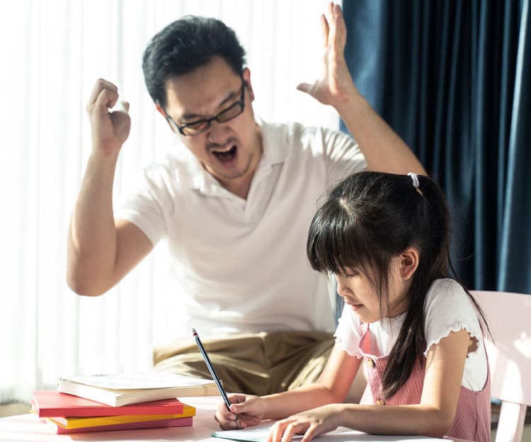 哈佛研究警告：言語暴力會傷小朋友大腦！爸媽必修5招情緒課＋多做3件事關係更緊密！