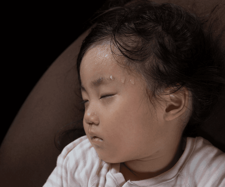 瞓覺BB出汗正常嗎？教你分清生理性出汗VS盜汗｜ 註冊中醫師馬琦傑