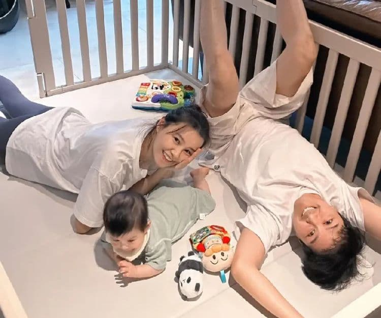 黃翠如、蕭正楠分享半歲兒子近照曝光家中「玩具角」6至12個月大幼兒5大必備益智玩具：鍛鍊感官、肌力、手眼協調、促進腦部發展