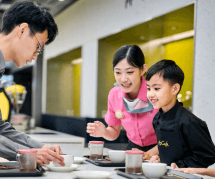 麥當勞小店長工作體驗｜麥當勞「小員工學習體驗日」著上制服生產＋客服等等