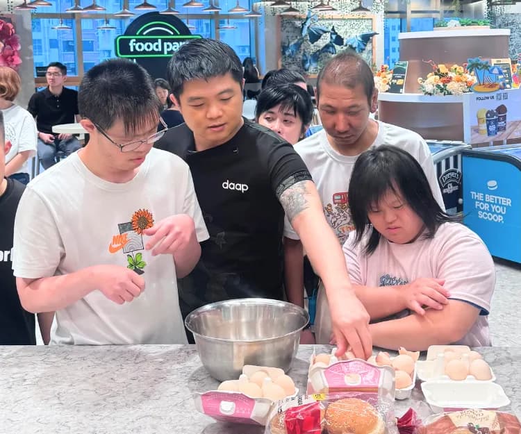 青年烹飪工作坊與社企合作 讓唐氏綜合症朋友下廚