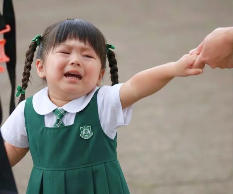 分離焦慮|幼稚園校門天天上演生死離別?黐身寶寶家長必讀!破解「分離焦慮」4大神級妙招+避開3大地雷!