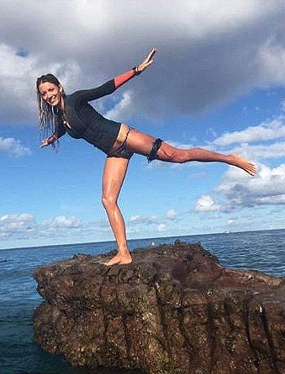 SHOCK!花邊教主 Blake Lively 與鯊魚搏鬥