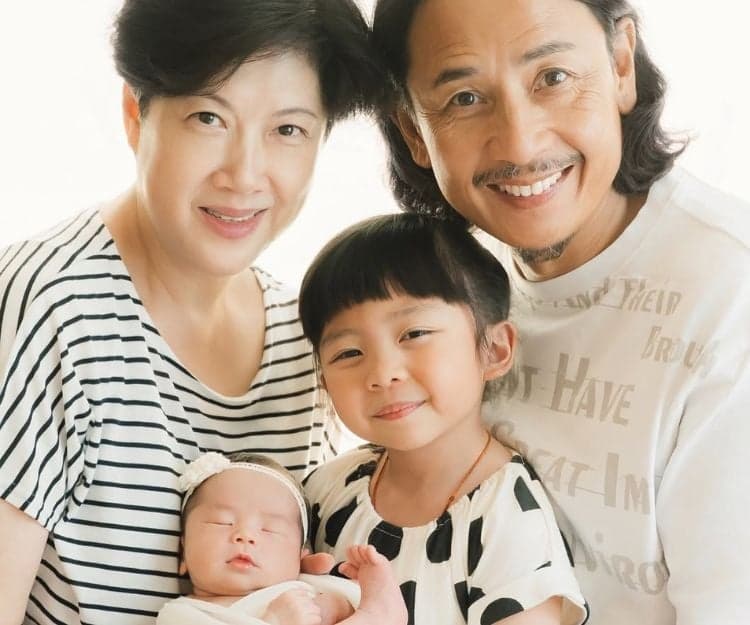 58歲超高齡產婦陳麗麗生產全紀錄!黃澤鋒親手為「小貴妃」剪臍帶感動落淚!高齡產婦坐月多吃3類食物調補氣血