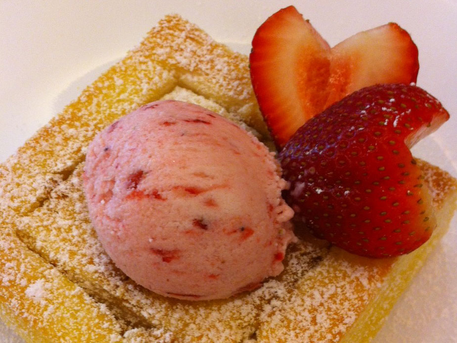 透心涼 frozen strawberry yogurt