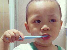 寶寶愛刷牙
