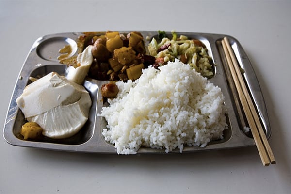 全城熱話 香港小學生「廿蚊飯」難食惹爭議 外國孩子午飯吃甚麼？