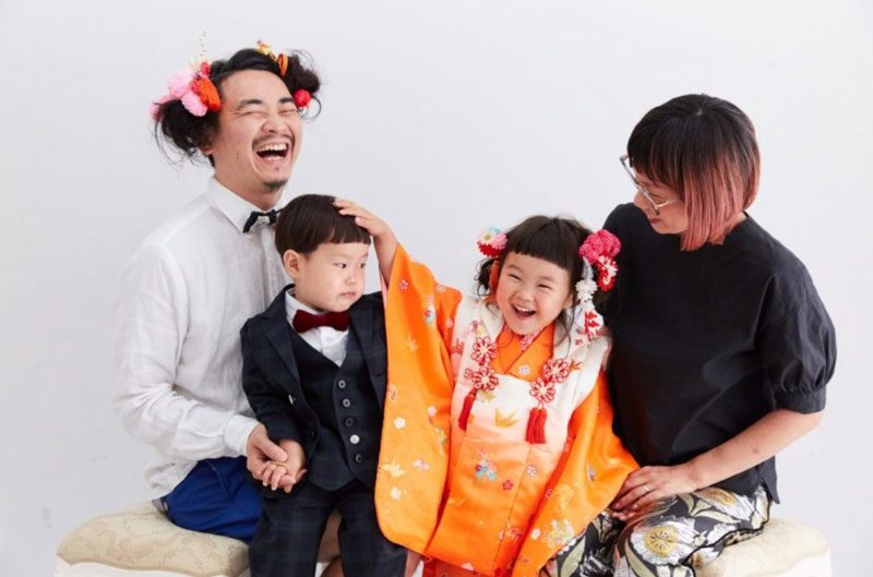 日本爸爸與女兒梳同一個髮型，為她帶來健康成長的祝願
