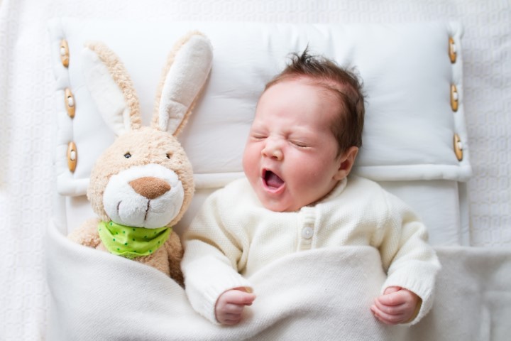 【新手父母必看】兒科醫生：初生BB用枕頭可引致窒息！