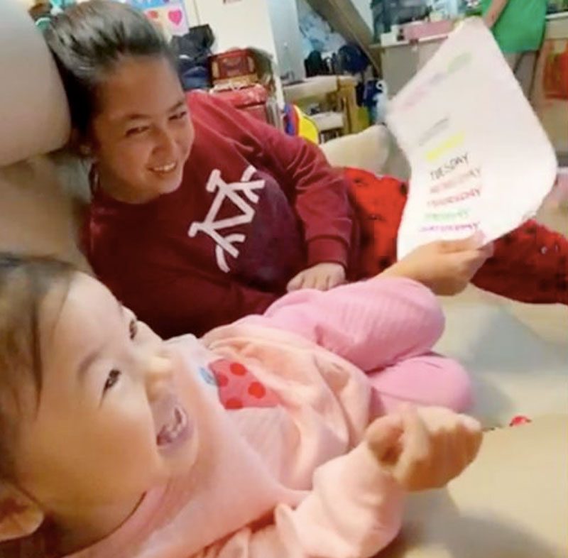 Babie的家傭十分疼鍚她的女兒，現時二人更一齊學中文。