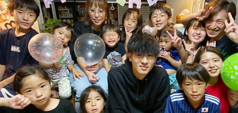 結婚24年生13個小朋友　日本媽媽日睡3小時毫無怨言