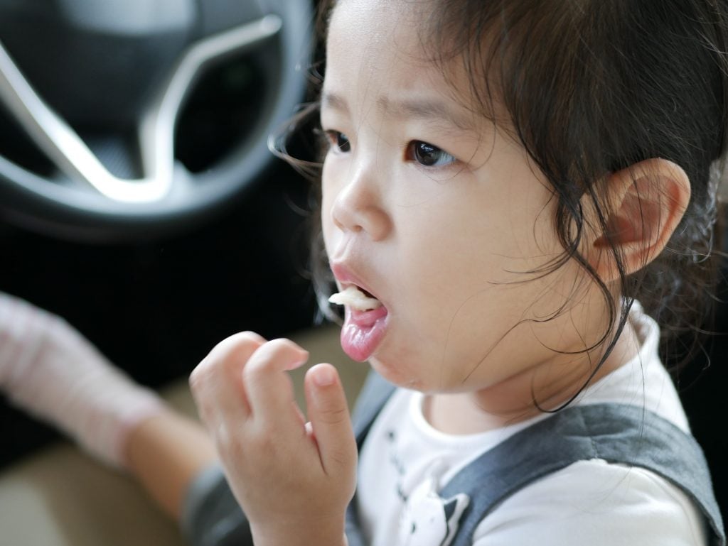 6款最易鯁喉零食！4招教你小朋友鯁喉急救法
