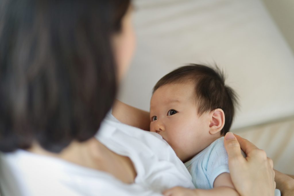 餵哺母乳資訊｜衞生署發表《2021年母乳餵哺調查》結果：媽媽需要更多支持