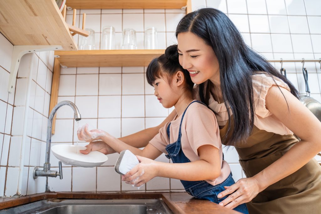 【年廿八洗邋遢】研究：仔女有做家務收入更高！3招教你鼓勵小朋友做家務