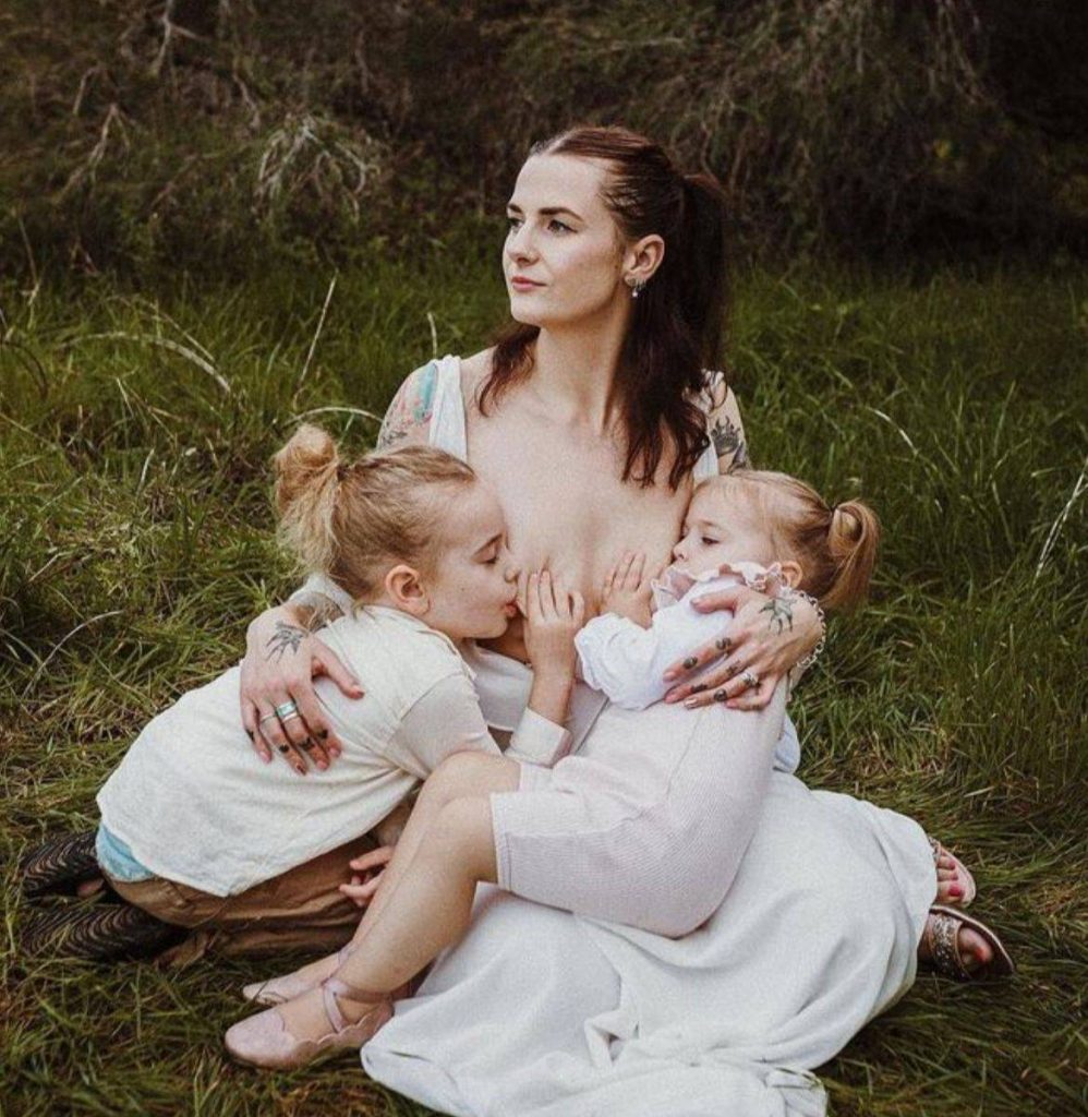 網紅媽媽Lauren McLeod狂曬為5歲餵母乳相捱轟
