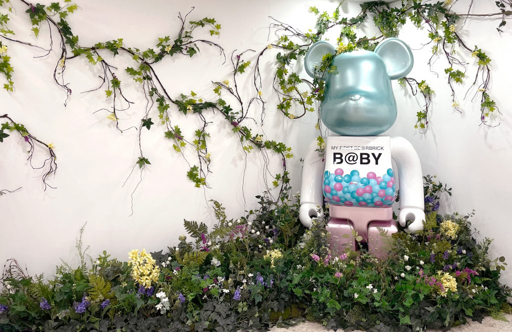 Rose Lee 早前為BE@RBRICK 展覽香港站的展覽作花藝布置。