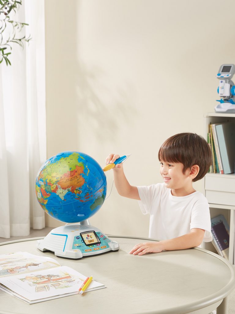 地球儀的學習內容長達5個多小時，小朋友可以進入不同模式問答遊戲，挑戰地理常識。