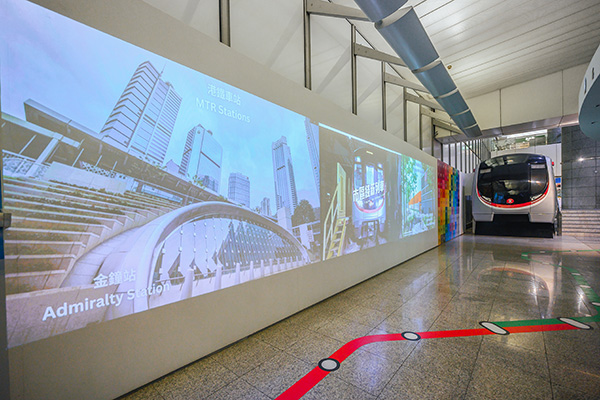 港鐵展廊展示港鐵通車以來的發展歷程。（圖片來源：港鐵網站）