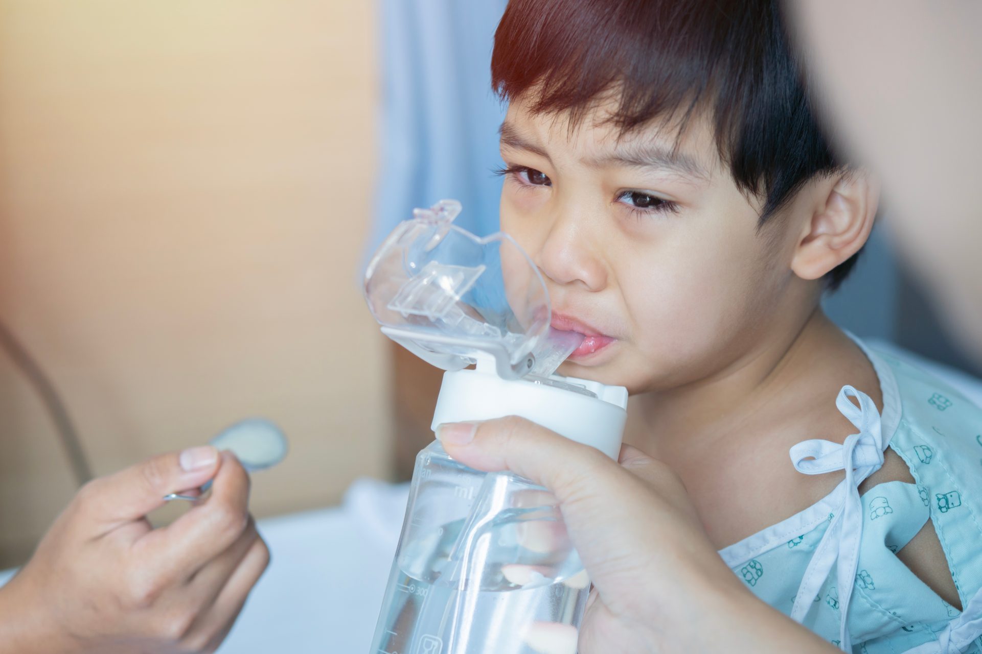 若小朋友感染腺病毒出現痾嘔腸胃炎徵狀，最重要是水份的補充。